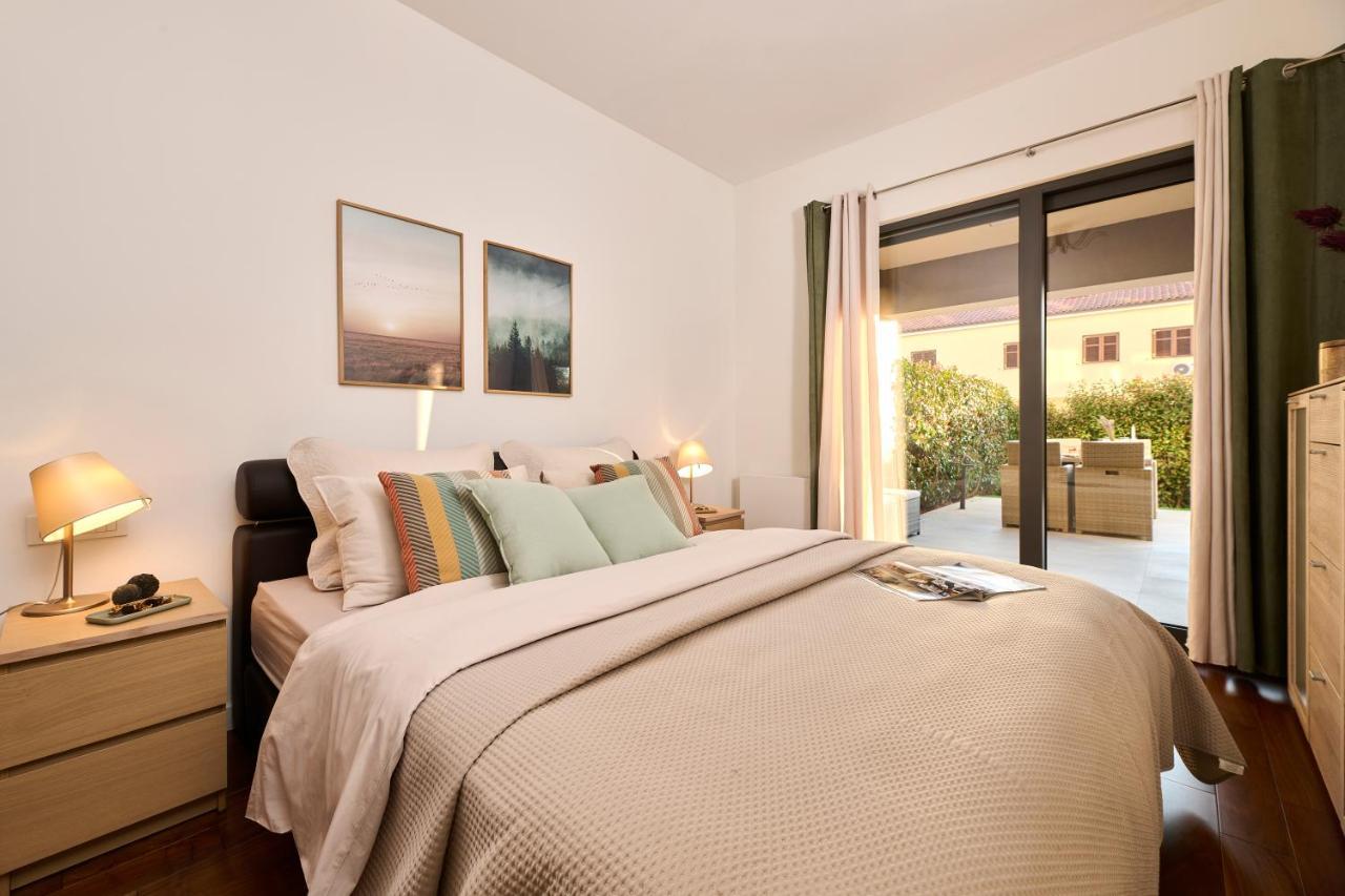 Brand New 1 Bedroom Apartment With Backyard Near The Beach! Poreč Exterior foto